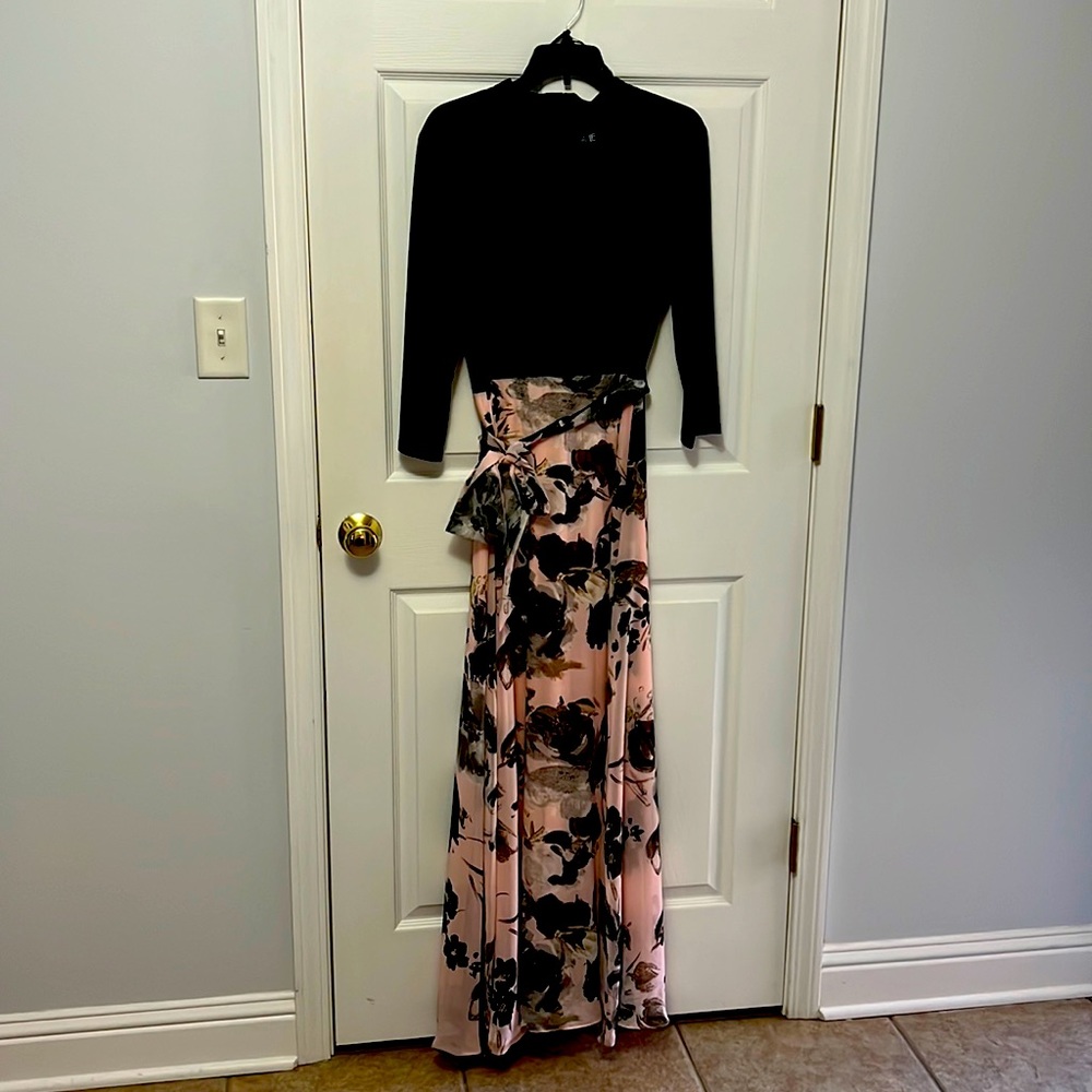 Leslie Fay Black and Floral long sleeve V neck dress. Size 10